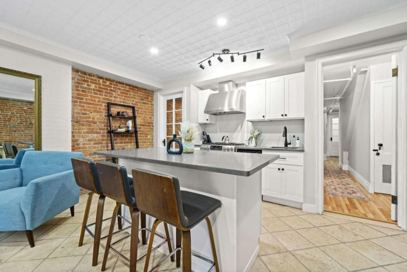 Holiday home Family Brownstone With Private Backyard Near Subway New York