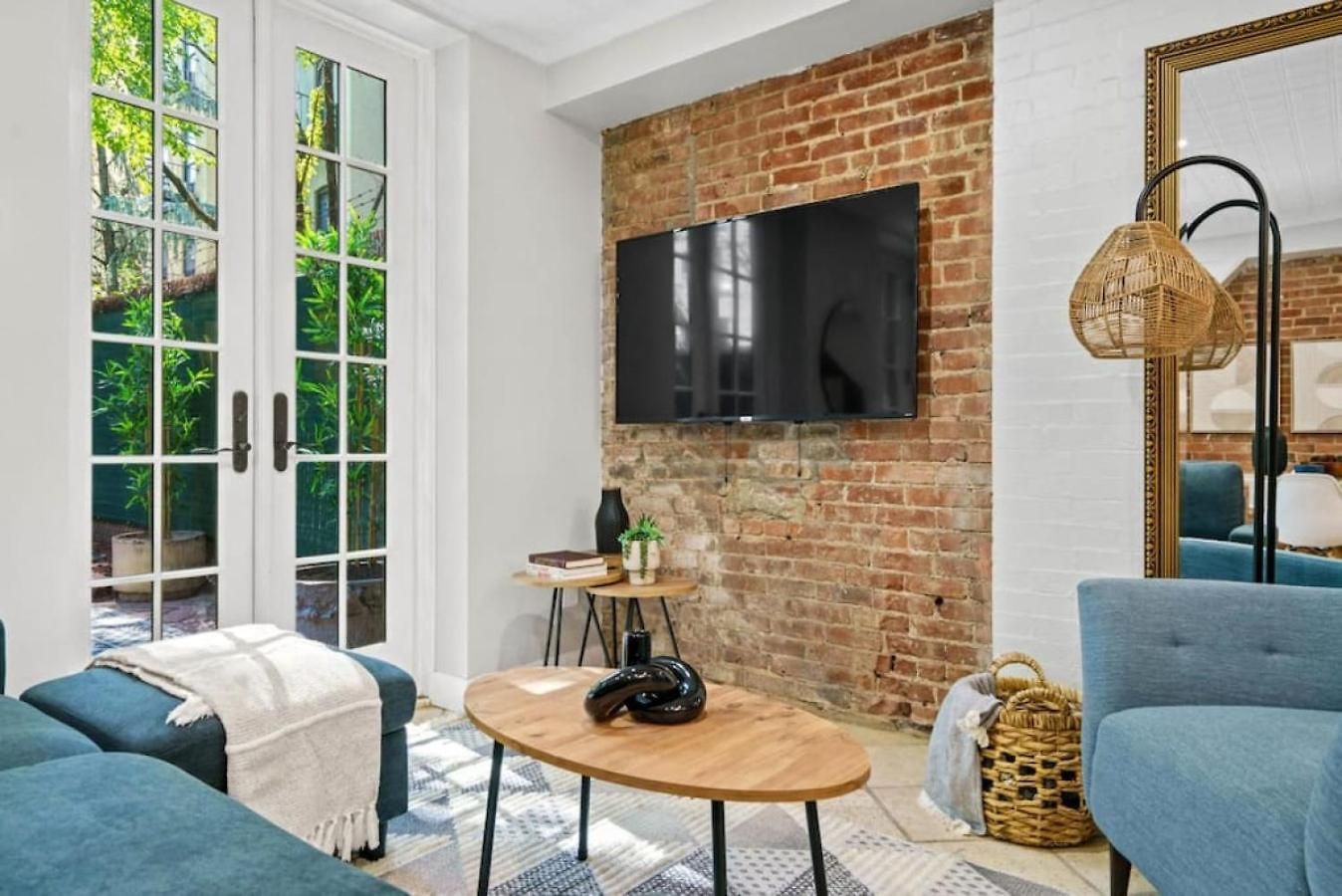 Family Brownstone With Private Backyard Near Subway *