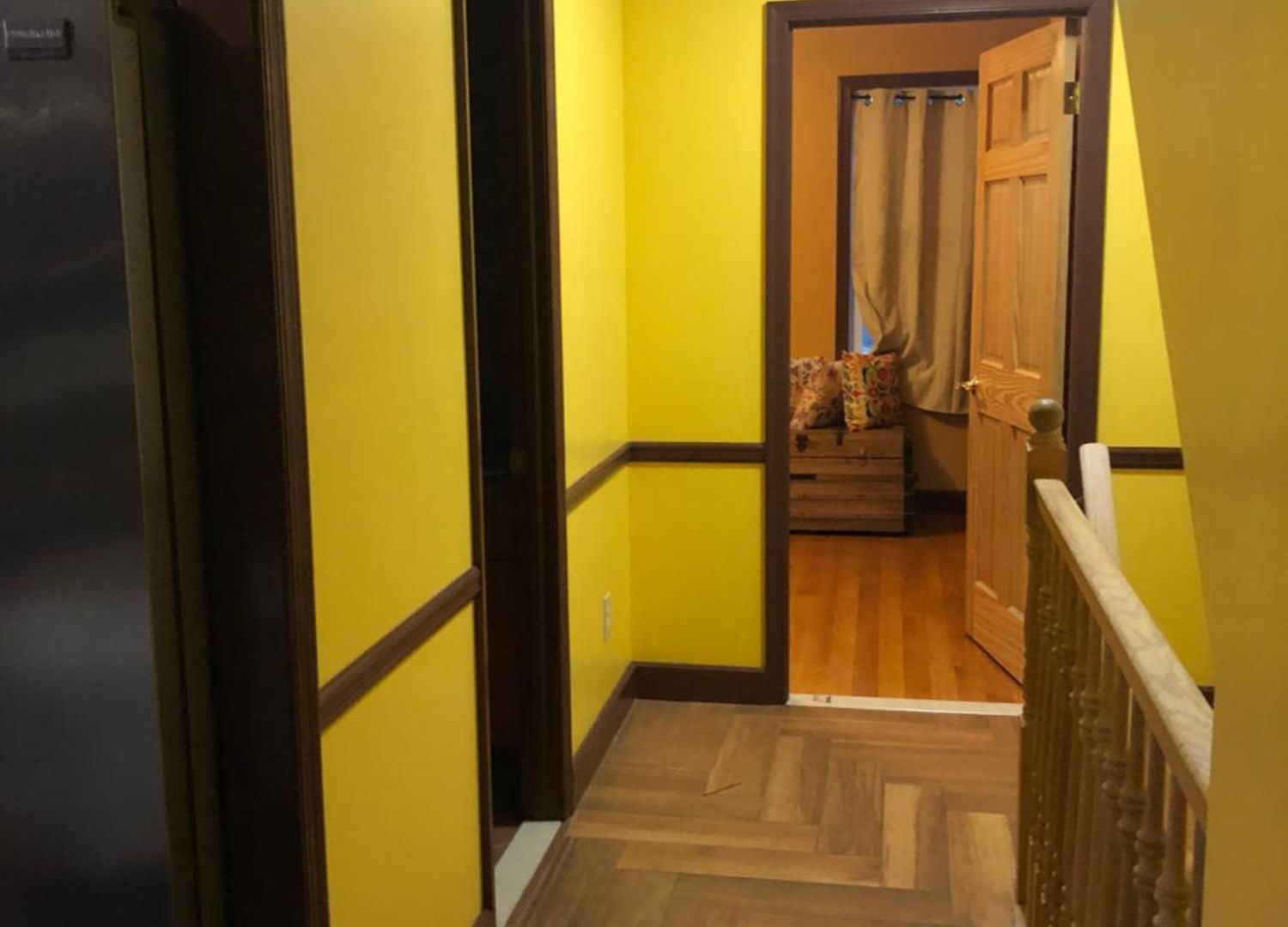 Guest house Private Unit - Shared Public Space