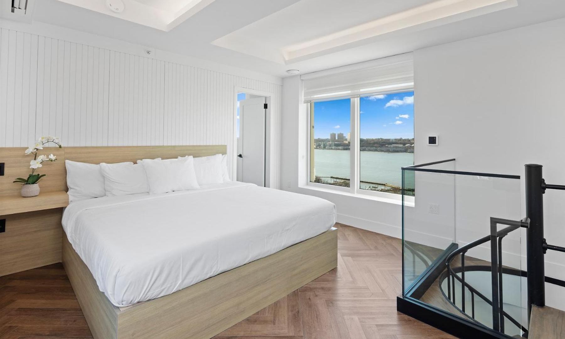 Riverside Tower Hotel 2*