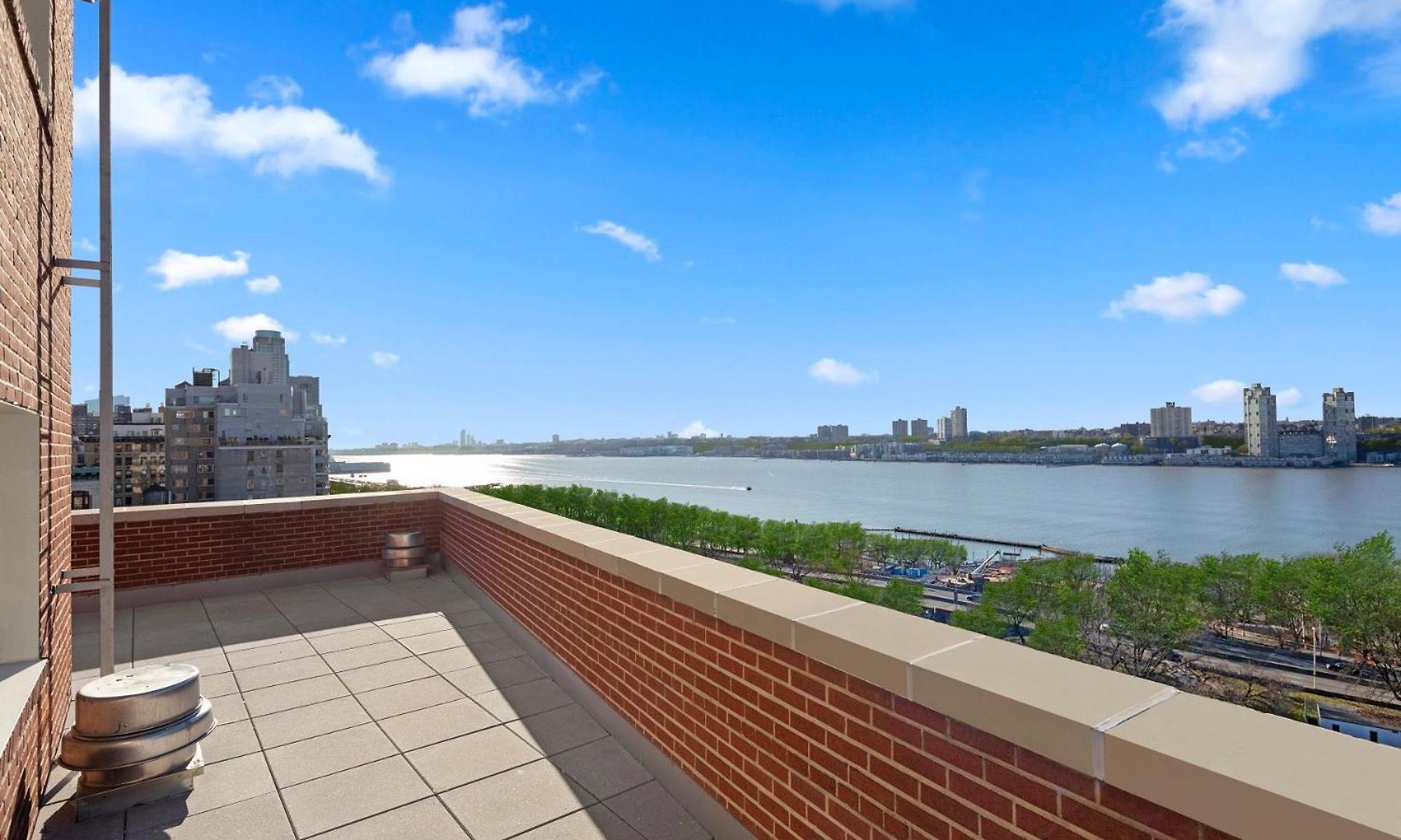 Riverside Tower Hotel