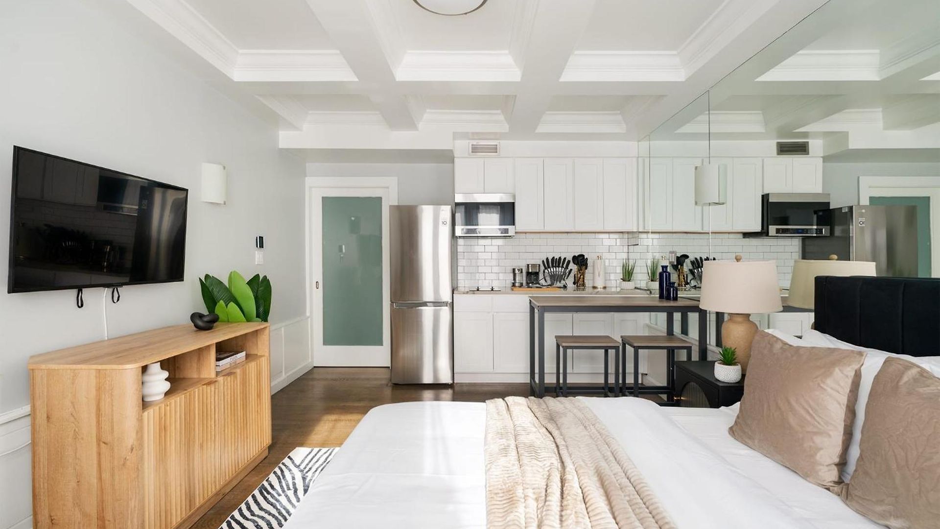 73-519 New Uws Doorman Gym Apartment New York