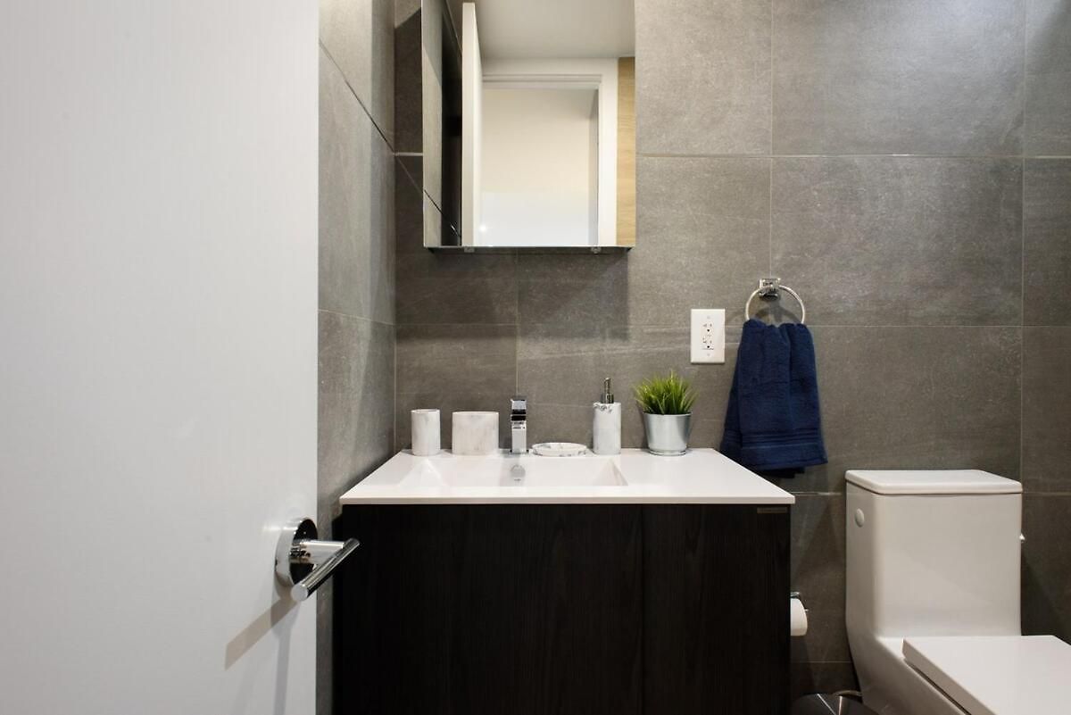1597-9 Renovated Prime Ues Wd In Unit Apartment