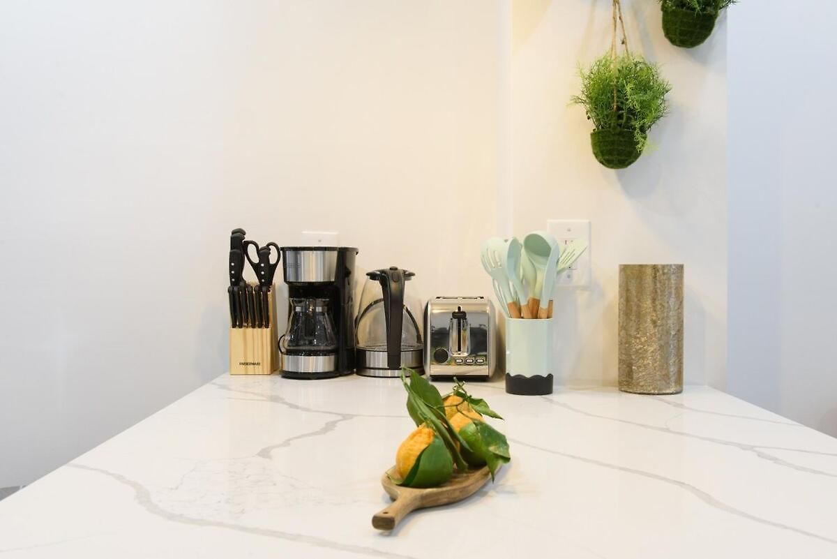 1597-9 Renovated Prime Ues Wd In Unit * New York