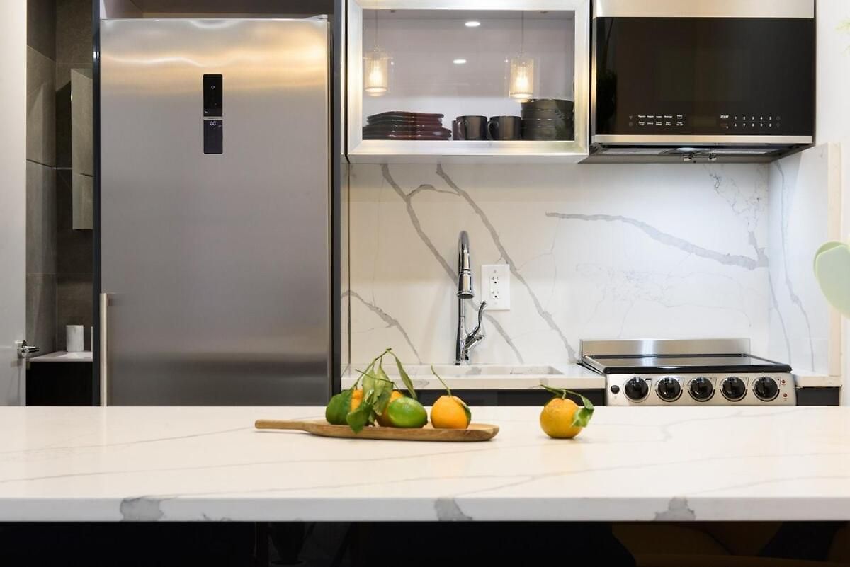 1597-9 Renovated Prime Ues Wd In Unit