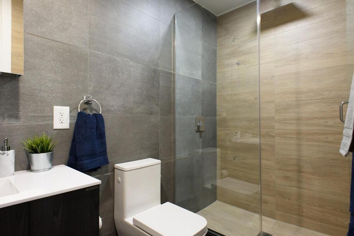 1597-9 Renovated Prime Ues Wd In Unit