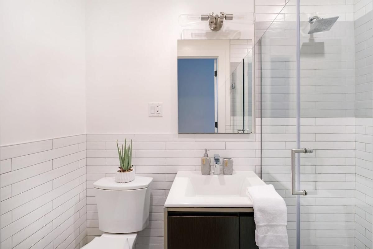 1290-16 New Renovated 2 Bedrooms In Ues Apartment