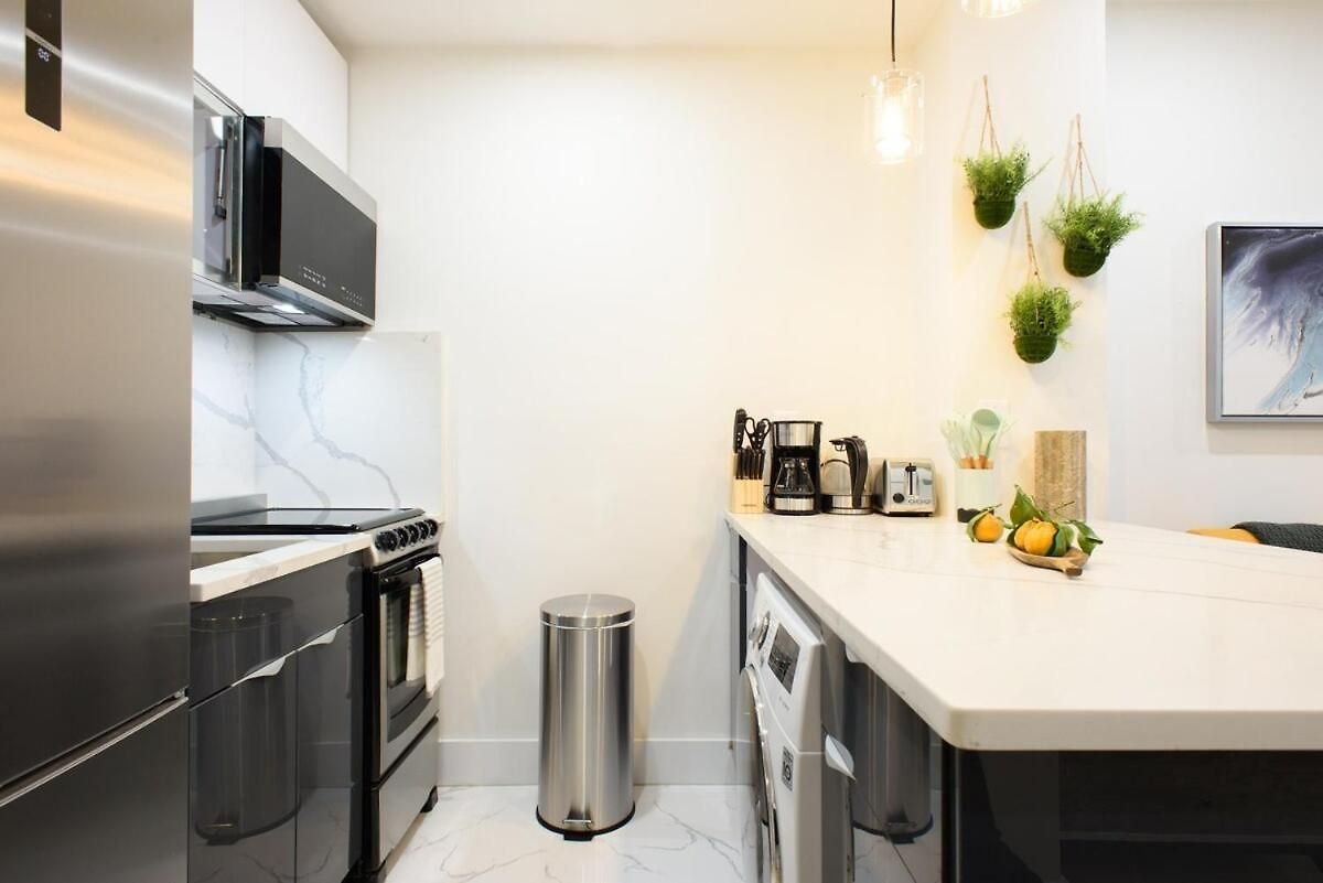 1597-9 Renovated Prime Ues Wd In Unit New York