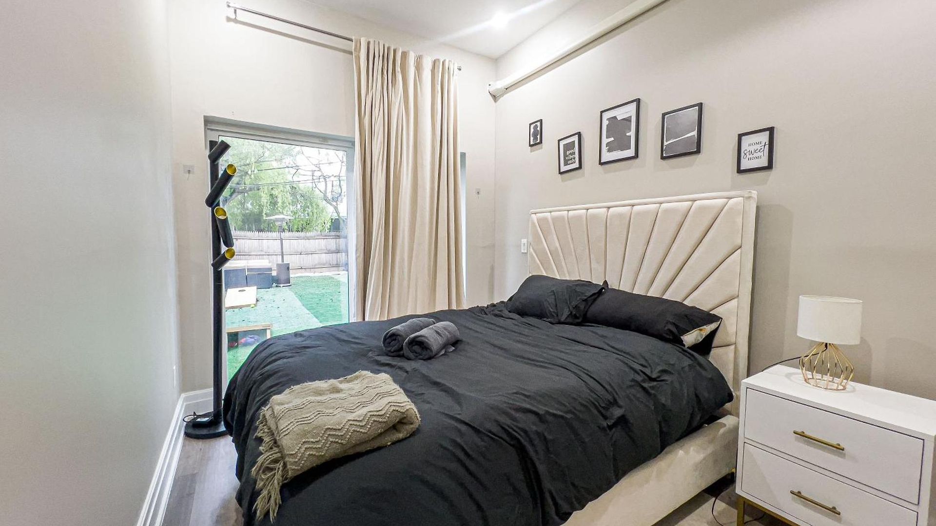 Charming 2br Bkyrd Near Williamsburg * New York