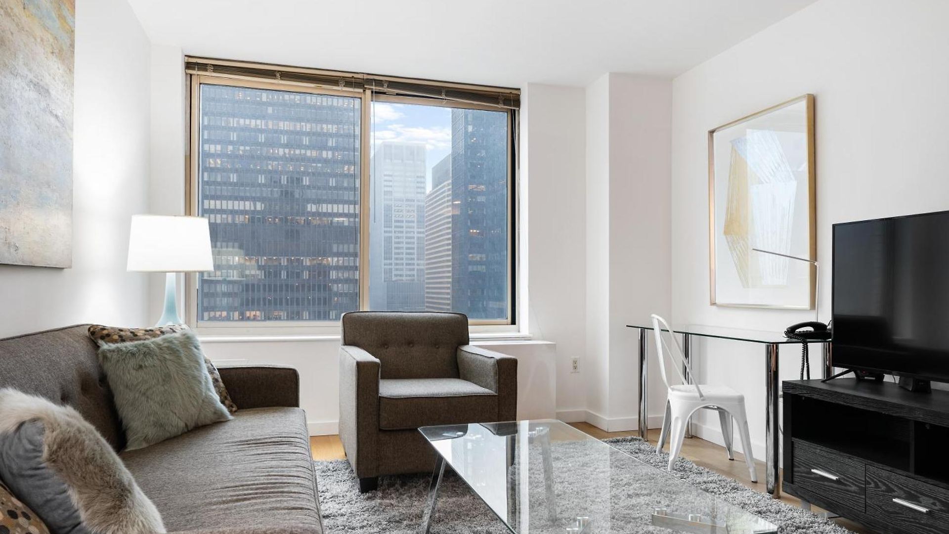 Global Luxury At The Marc Apartment *