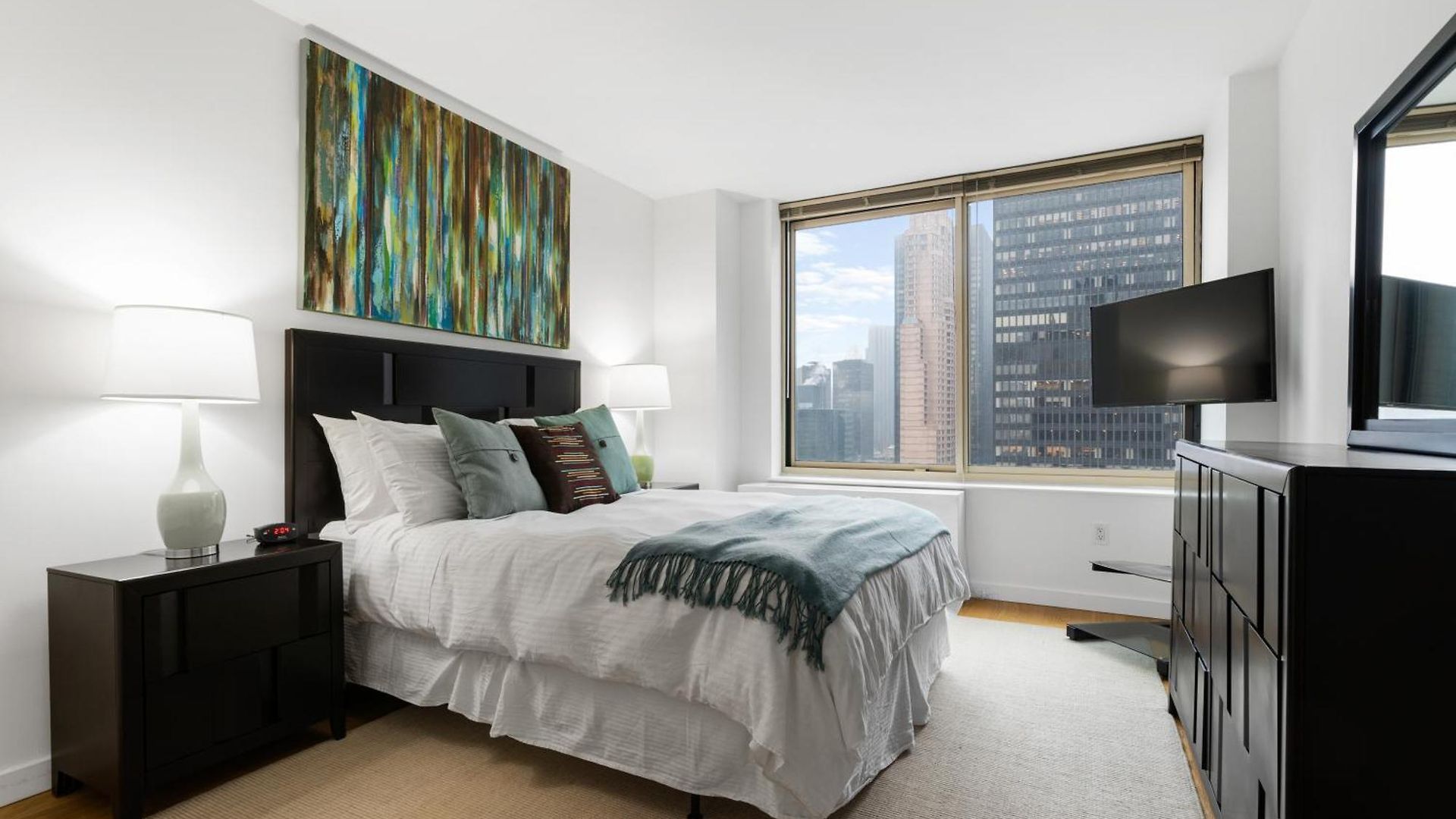 Global Luxury At The Marc Apartment *