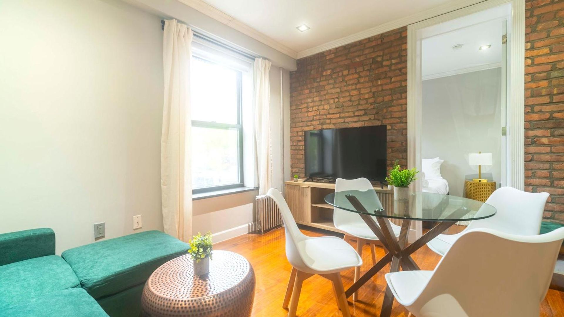 Stylish 2br In Manhattan Apartment