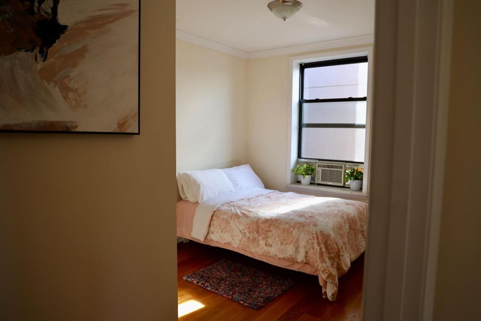 Modern In By Park Apartment
