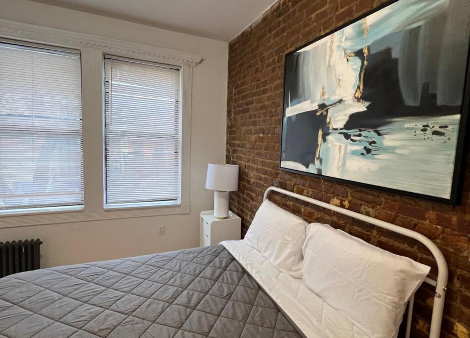Modern In By Park Apartment