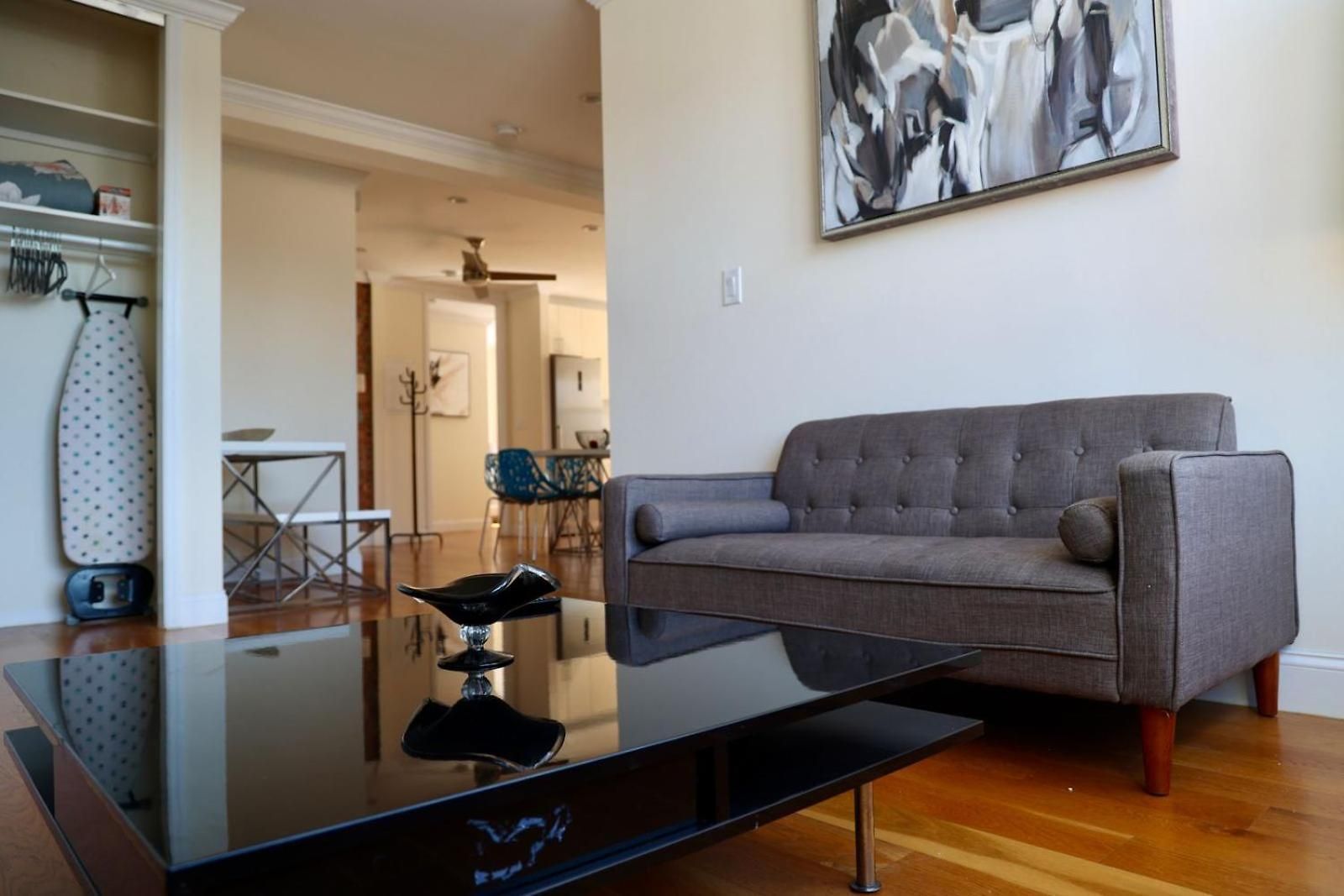 Modern In By Park Apartment