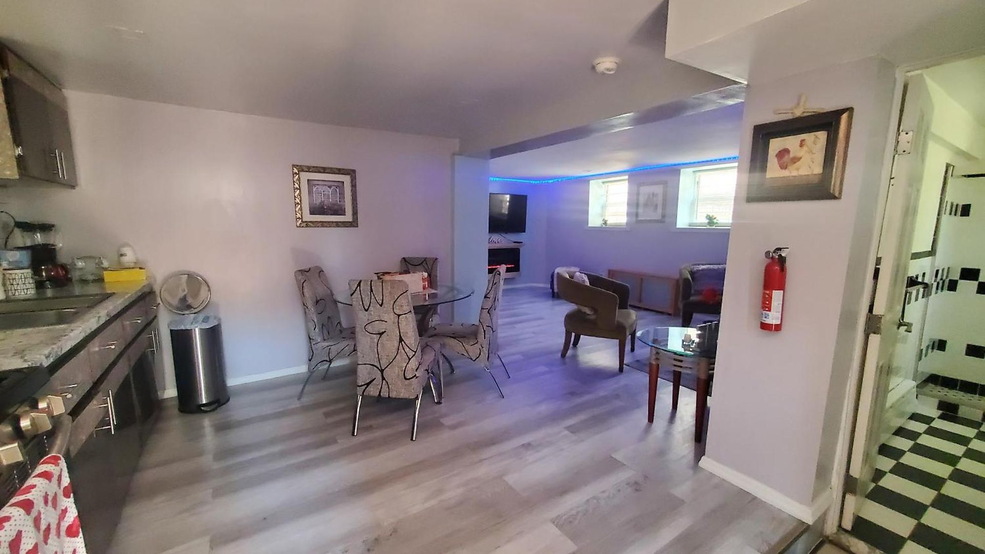 Lovely 2 Bedroom With 2 Entrance And Parking *