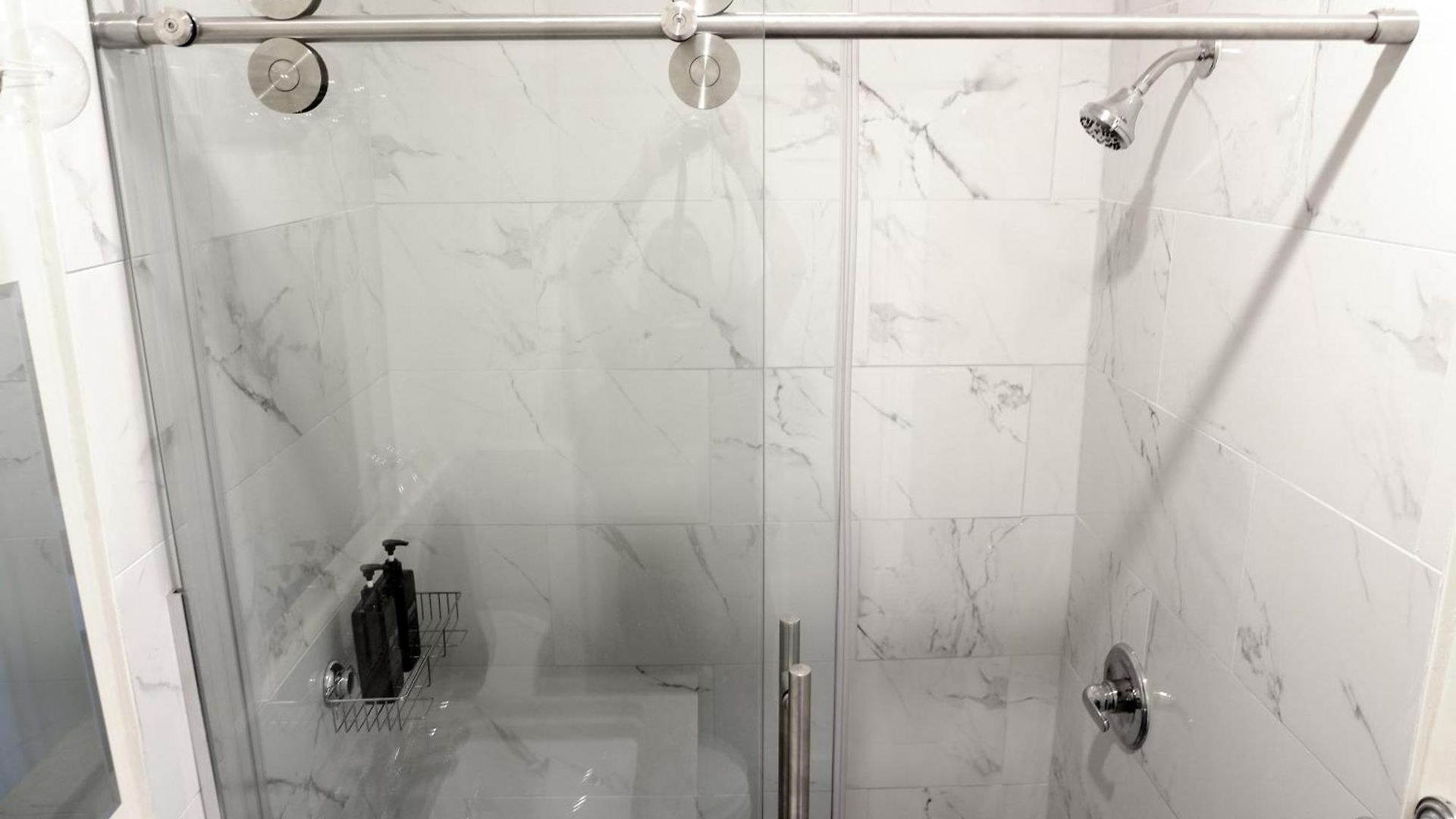 Newly Renovated - Minutes From The Apartment