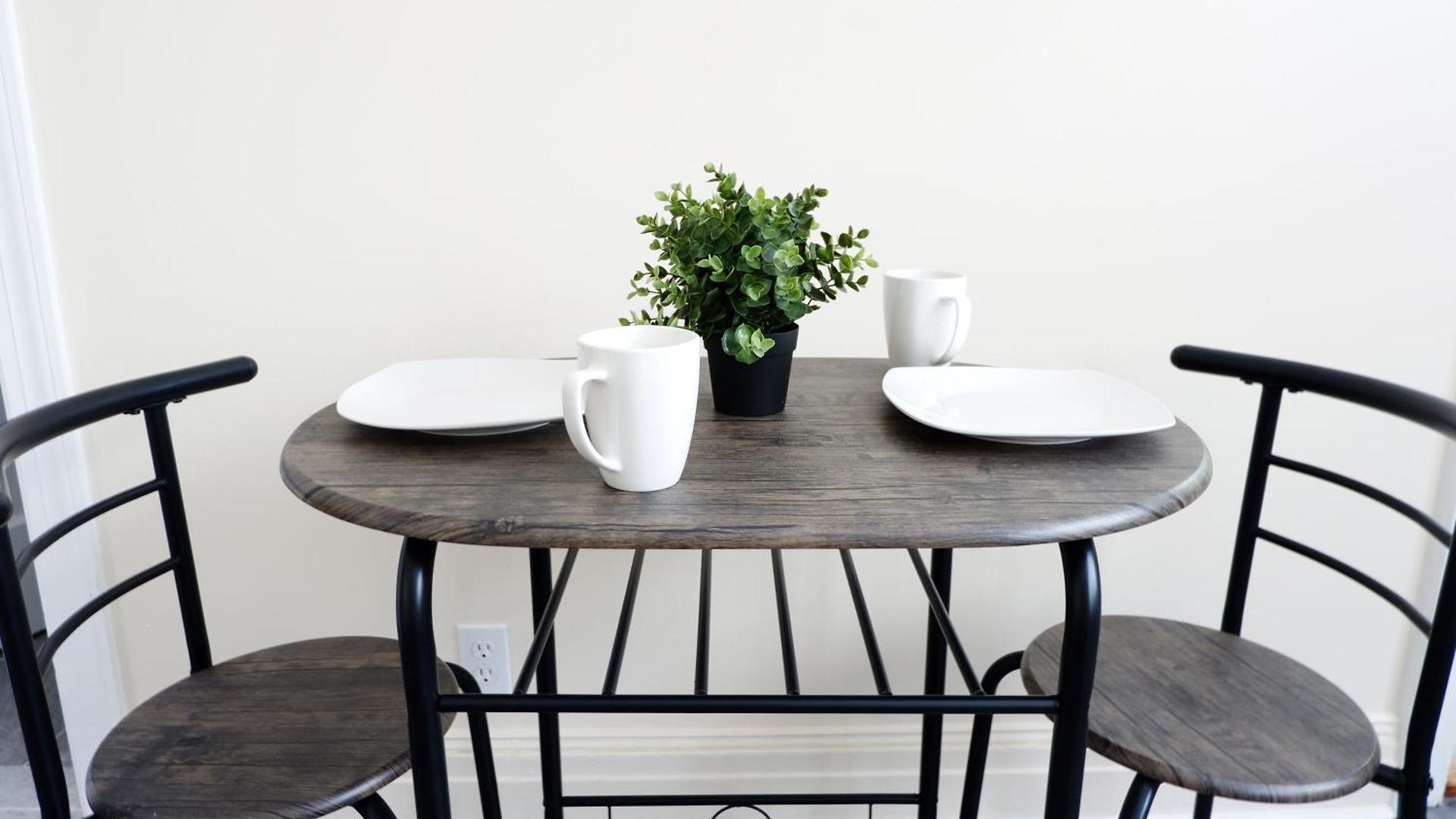 Apartment Newly Renovated - Minutes From The