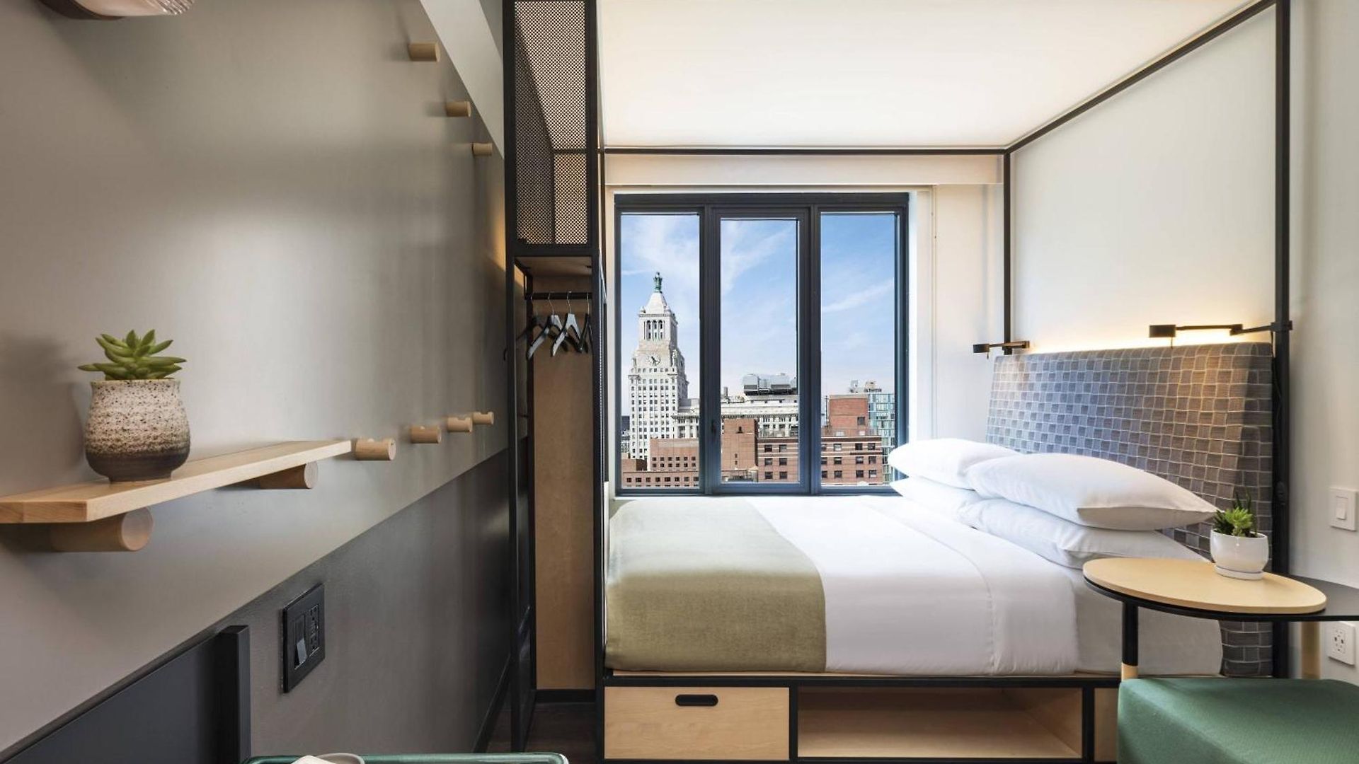 Moxy Nyc East Village Hotel 3*