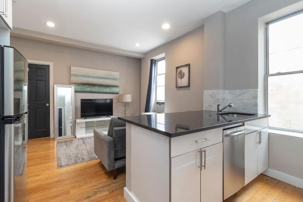 Renovated Lower Eastside 2br Washer Dryer *