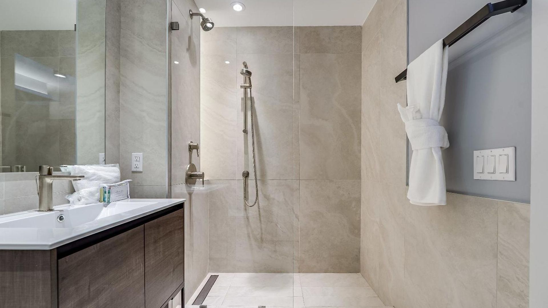 Global Luxury At The Arches Hotel New York