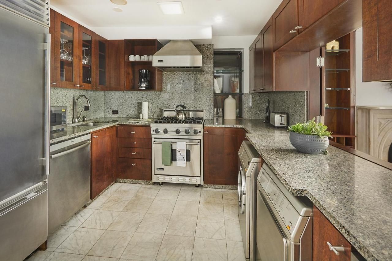 Apartment Manhattan Marvel Luxury Living In A Townhome Oasis I The Atrium I