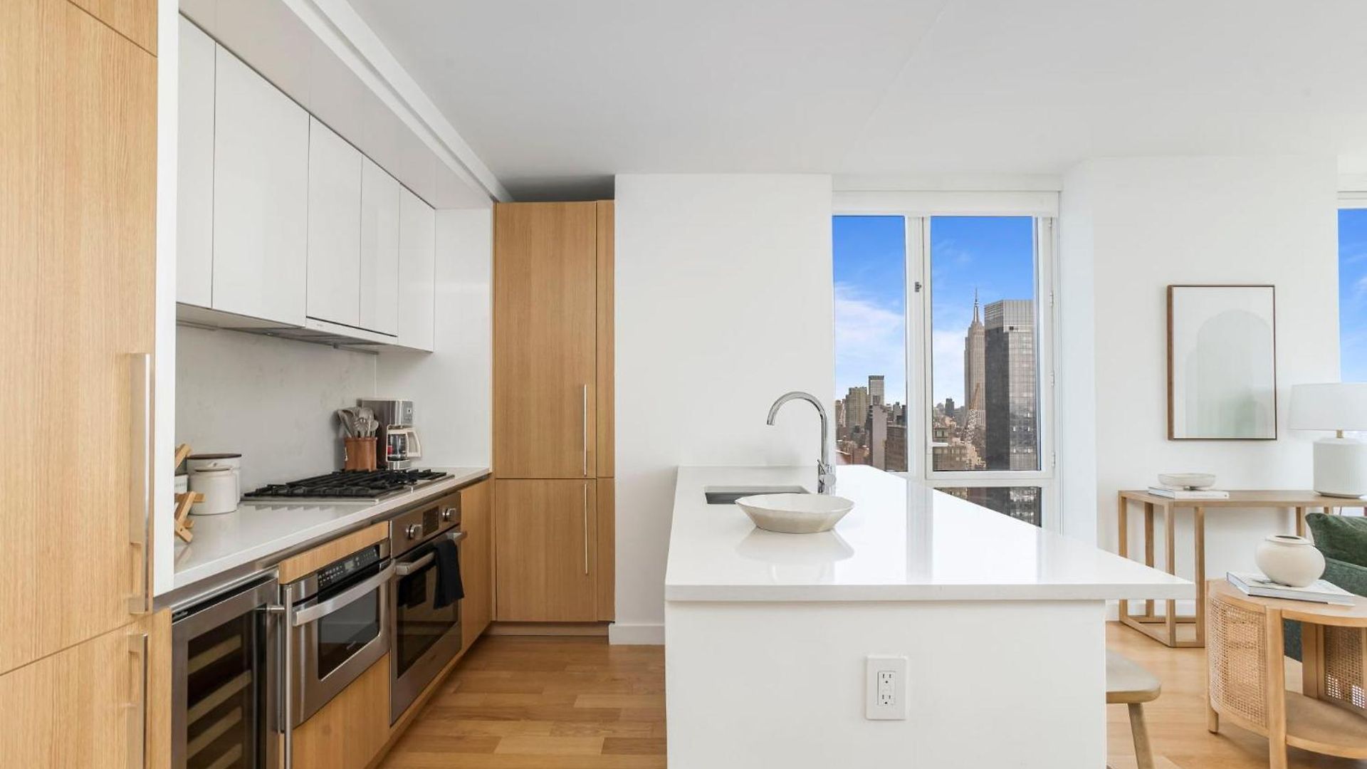 Adorable Hiding 2bd 2bath Gem New York
