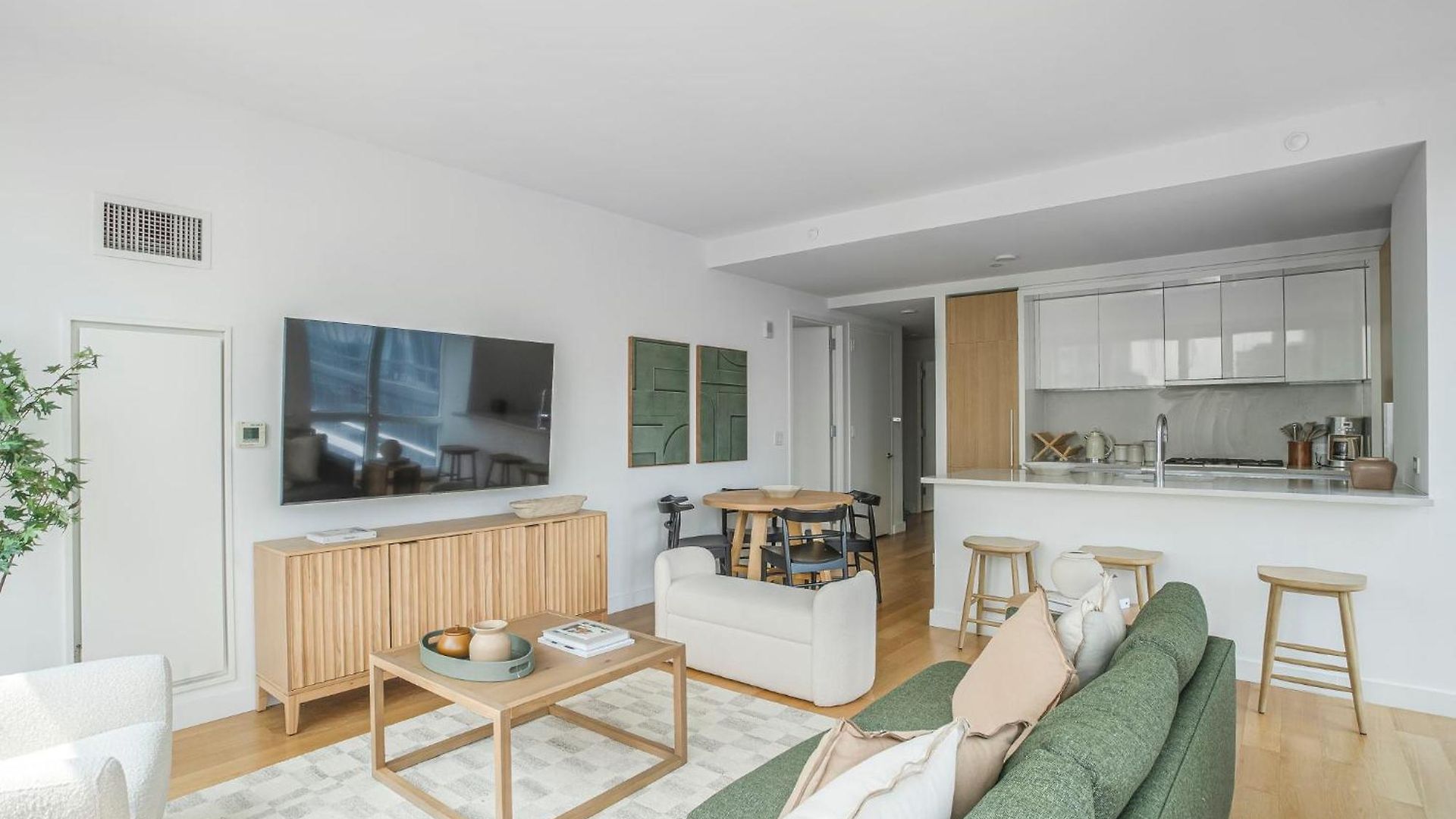 Adorable Hiding 2bd 2bath Gem New York
