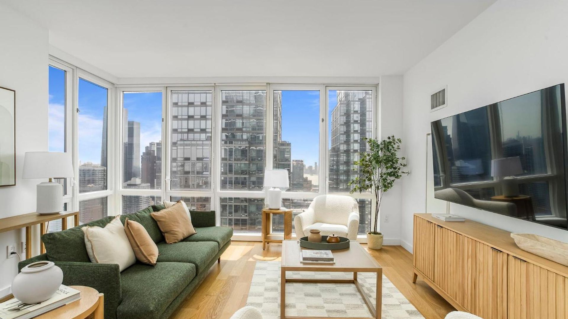 Adorable Hiding 2bd 2bath Gem New York