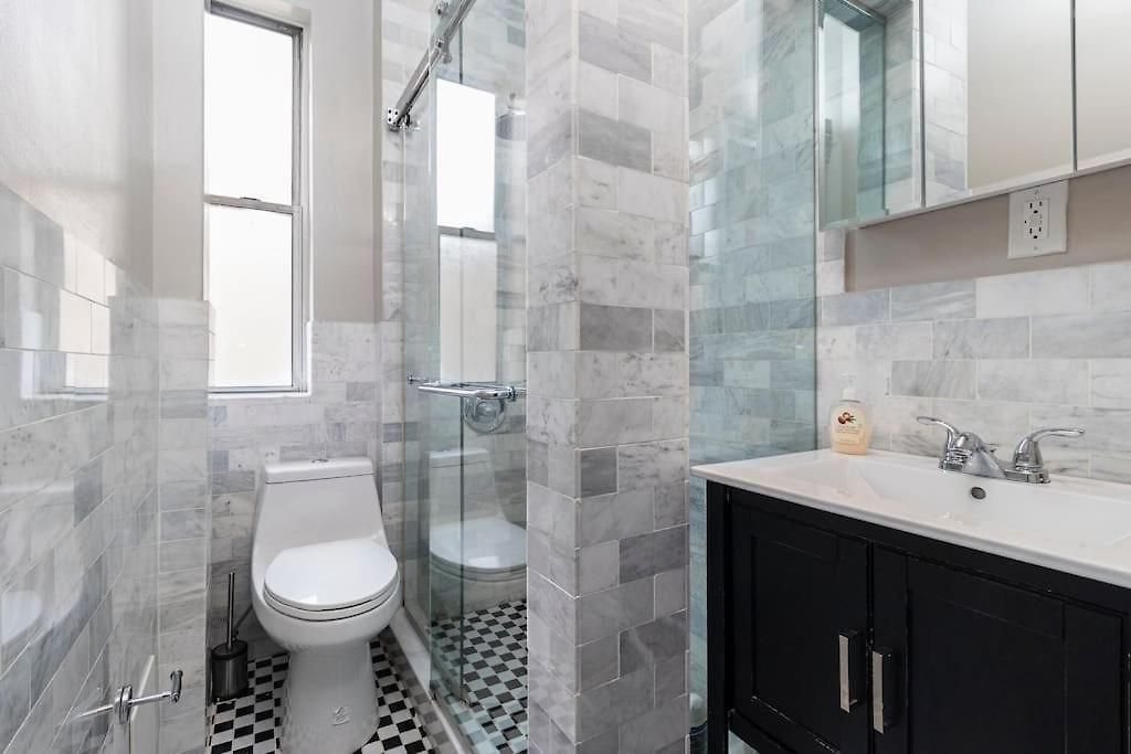 Renovated Lower Eastside 2br Washer Dryer