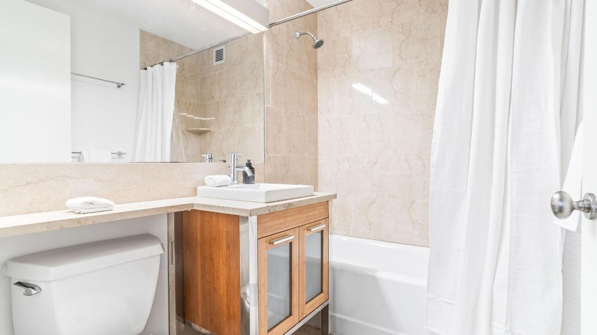 Lux Prvt Bath Shared Guest house New York
