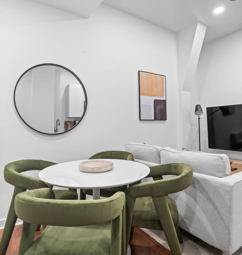 Apartment Minimalist Charm 2br 1bath *