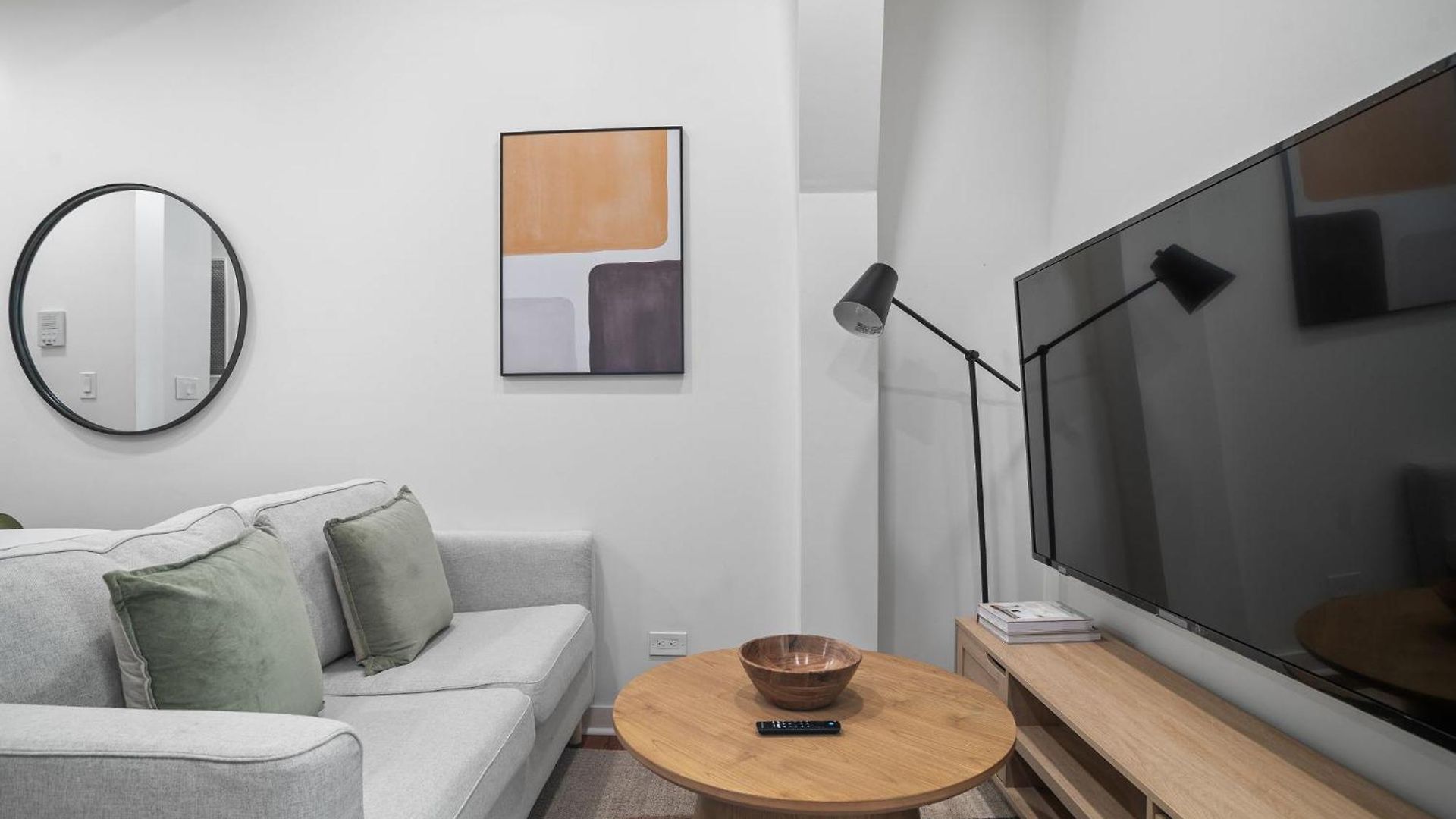 Minimalist Charm 2br 1bath *