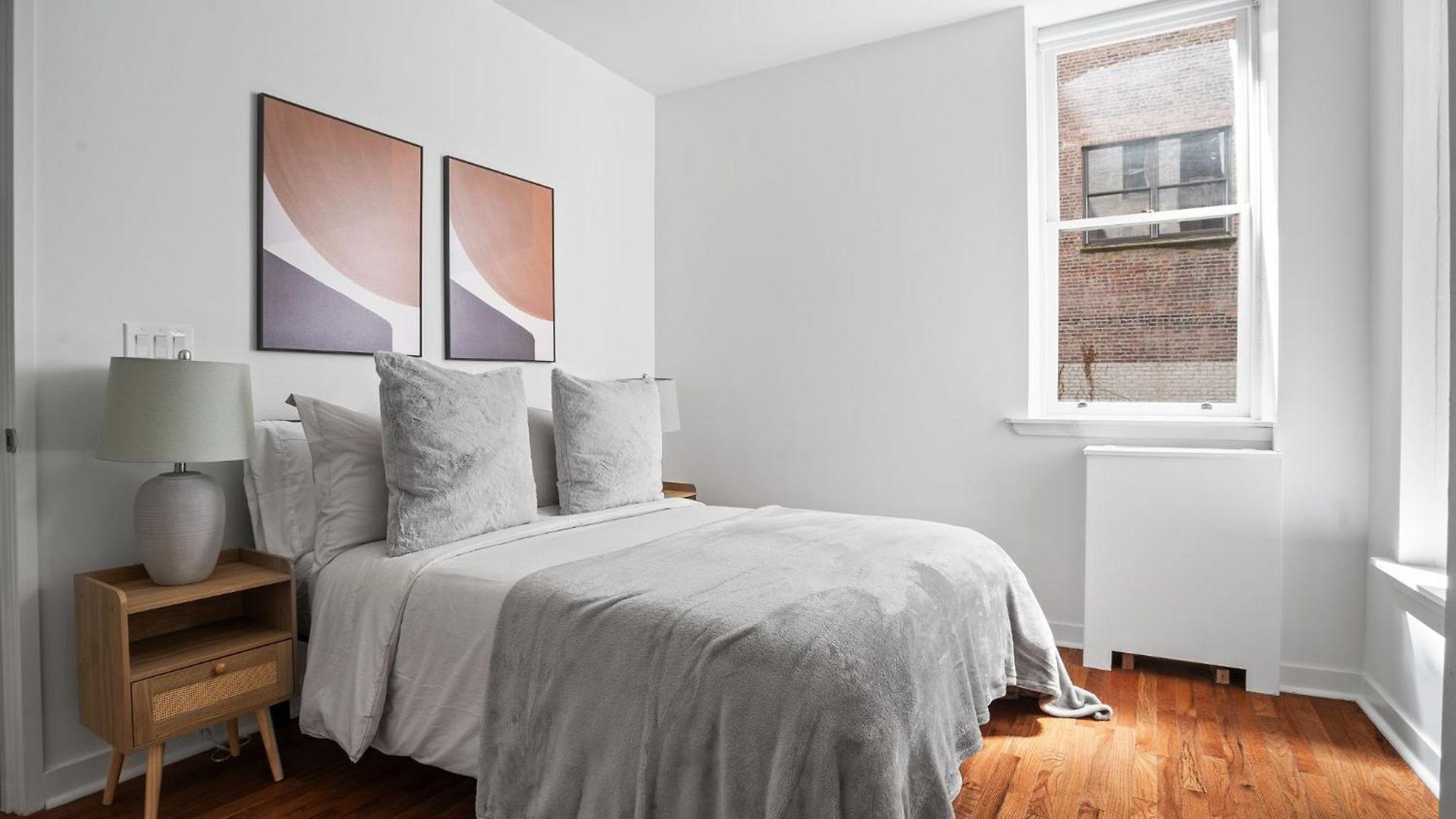 Apartment Minimalist Charm 2br 1bath *