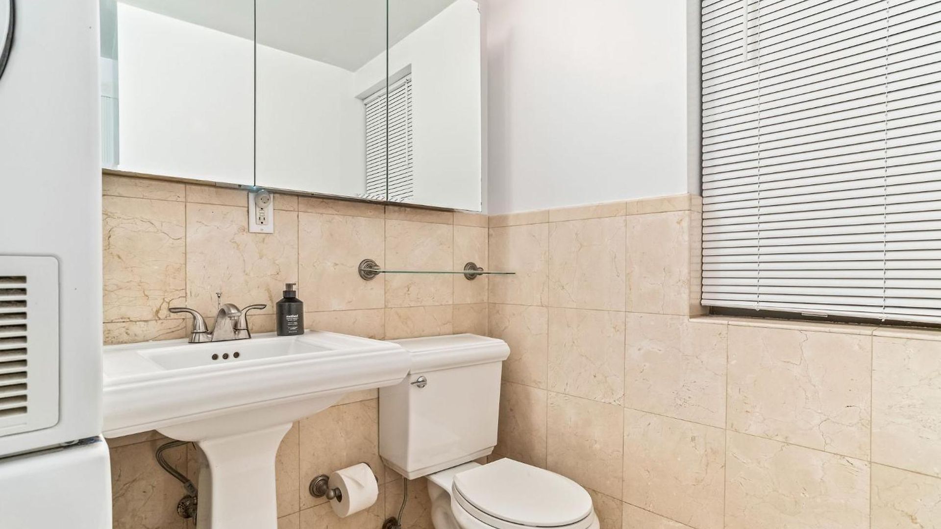 Cute 3bd 2bath Apartment *