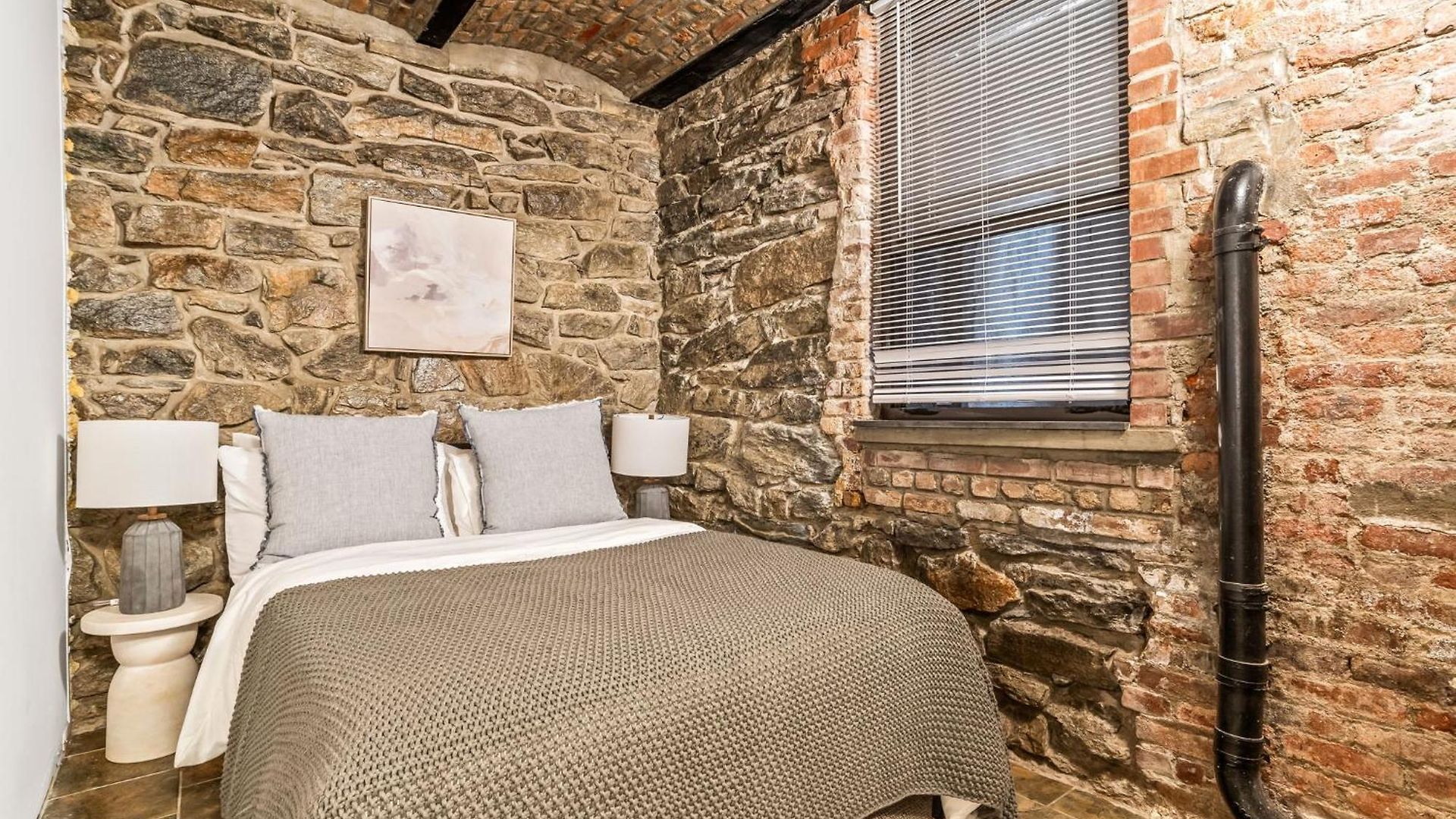 Apartment Cute 3bd 2bath *