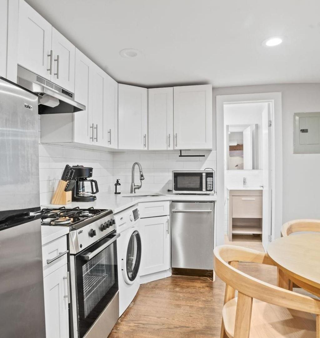 Chelsea Charm 2bd 1 Bath *