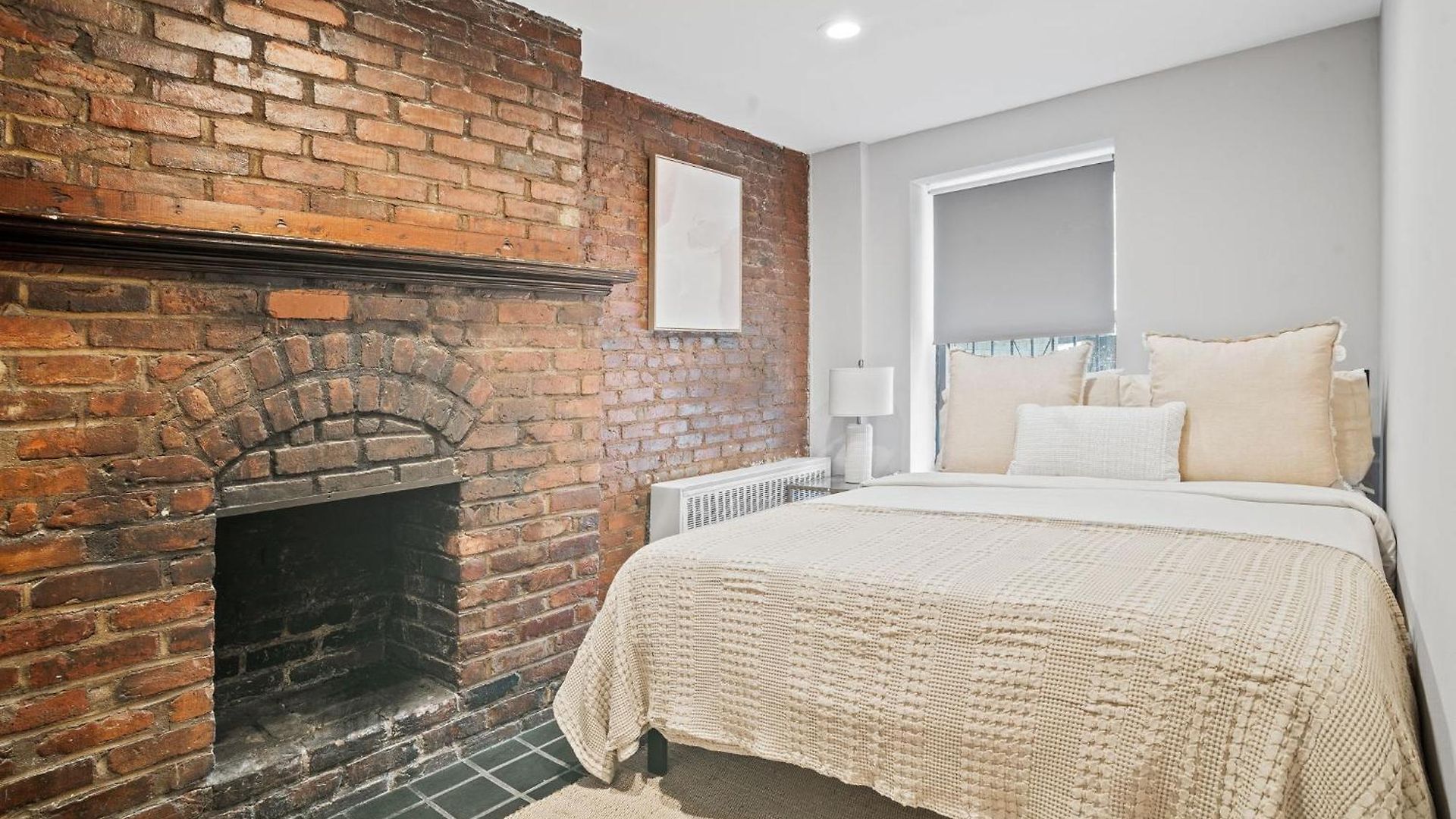 Chelsea Charm 2bd 1 Bath Apartment