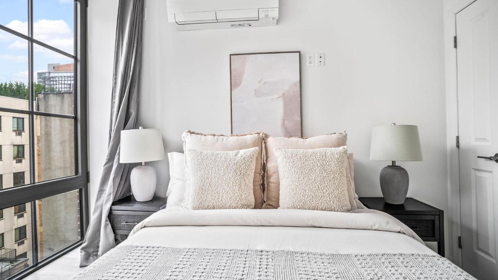 Apartment Modern 2-br With Southern Views *