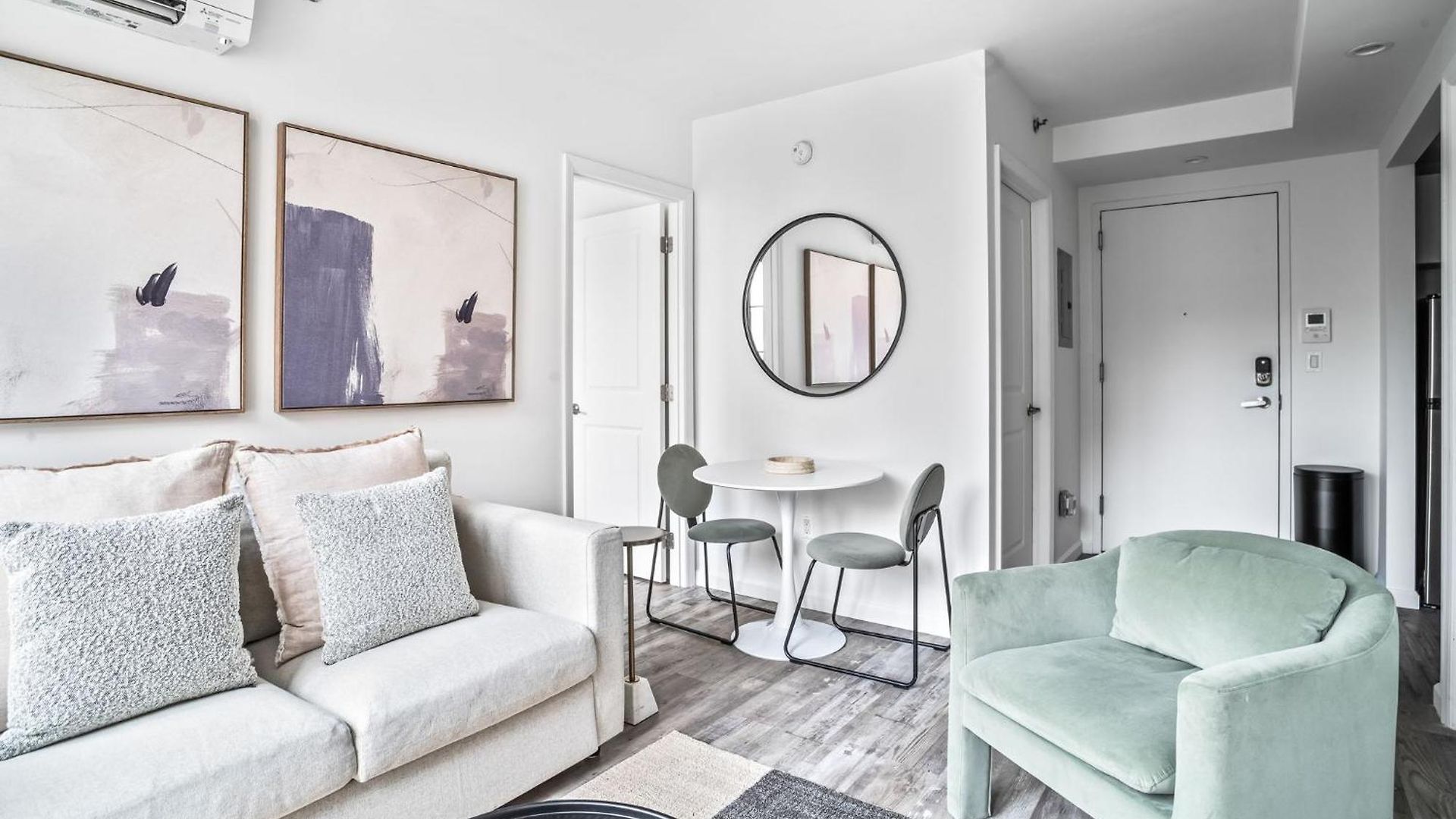Modern 2-br With Southern Views Apartment