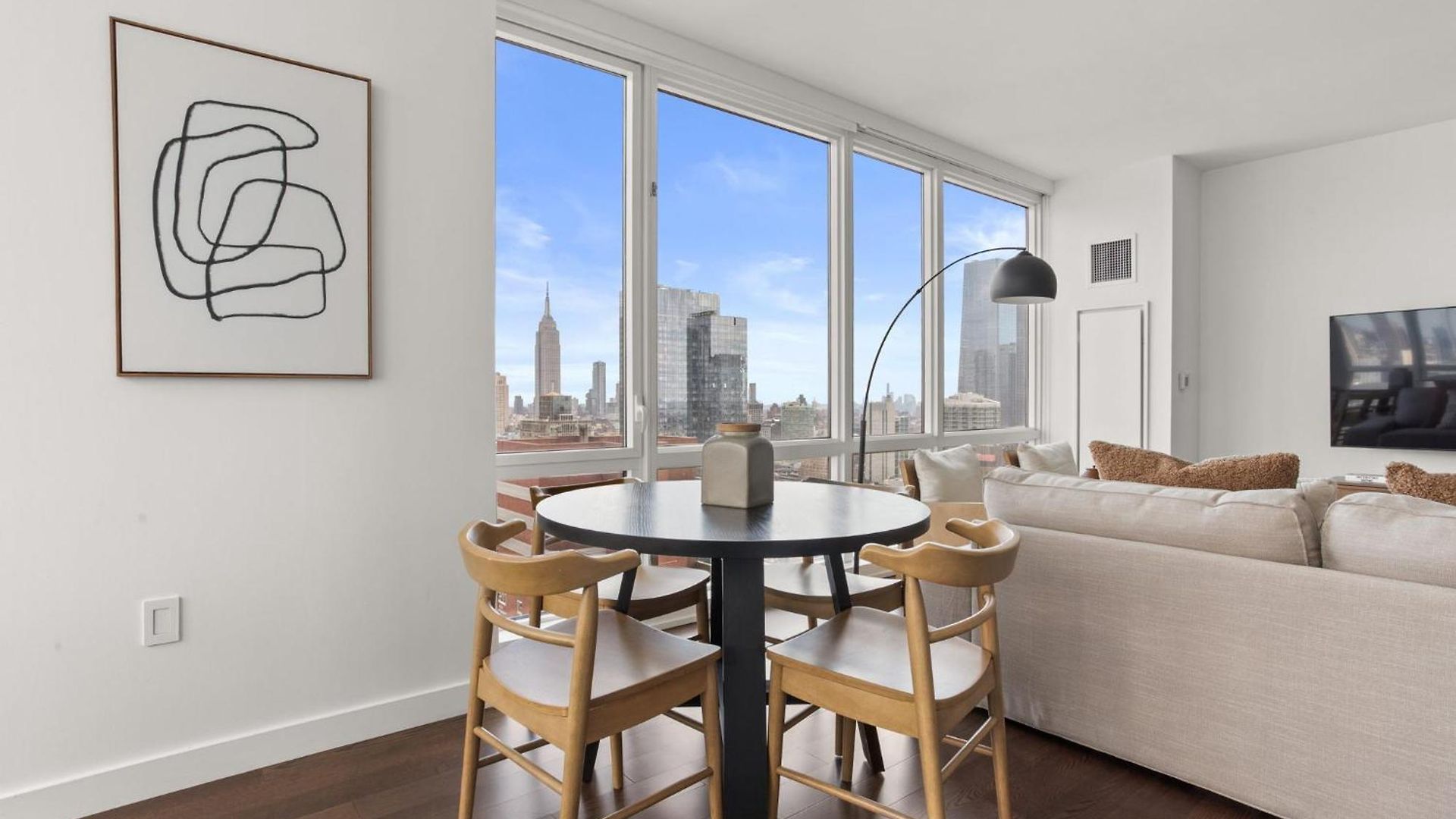Stunning Views To Empire State With Amazing 2bd