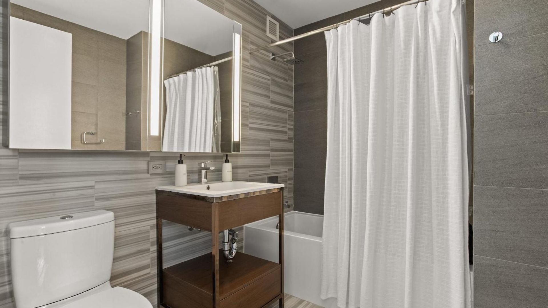 Stunning Views To Empire State With Amazing 2bd