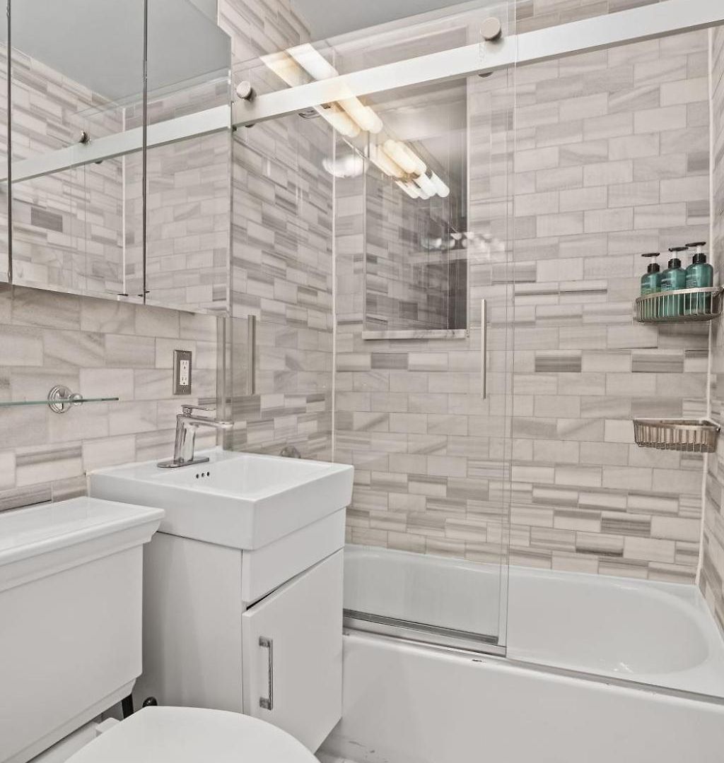 Apartment Inviting 2bedroom 2bath *