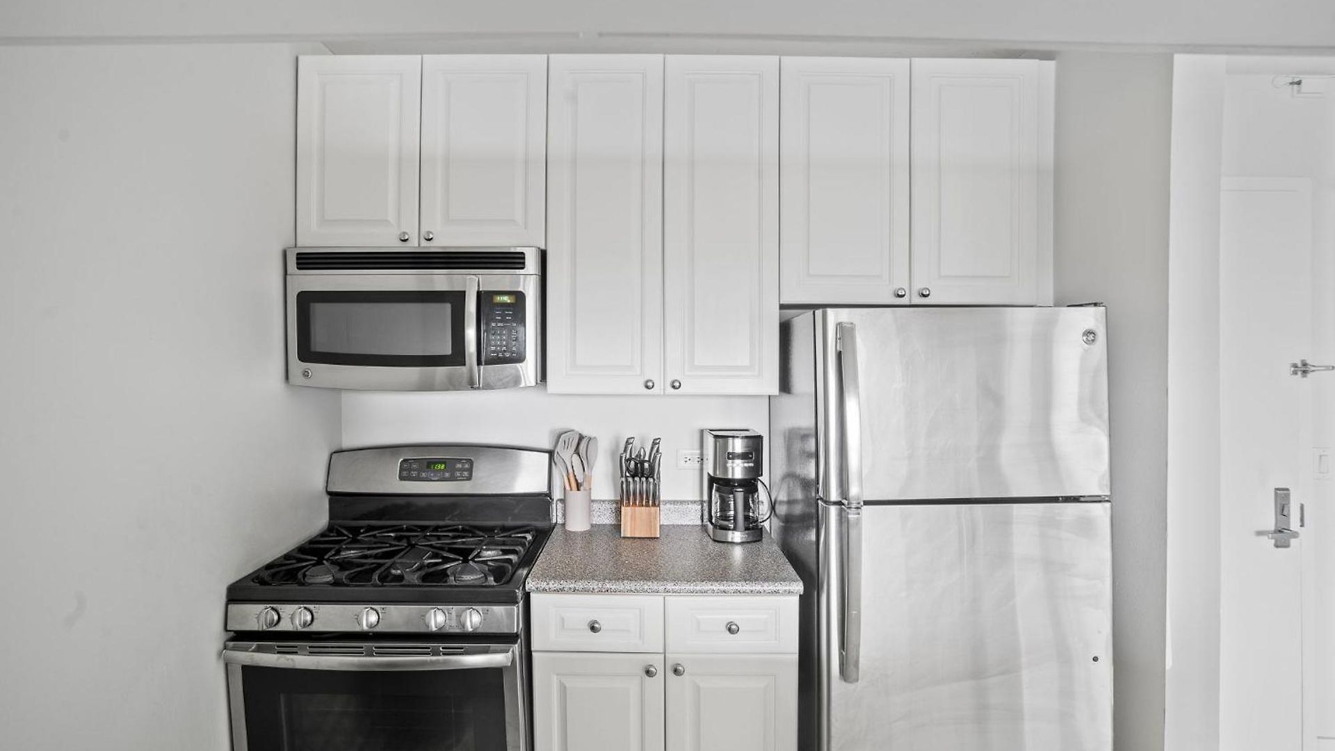 Inviting 2bedroom 2bath Apartment *