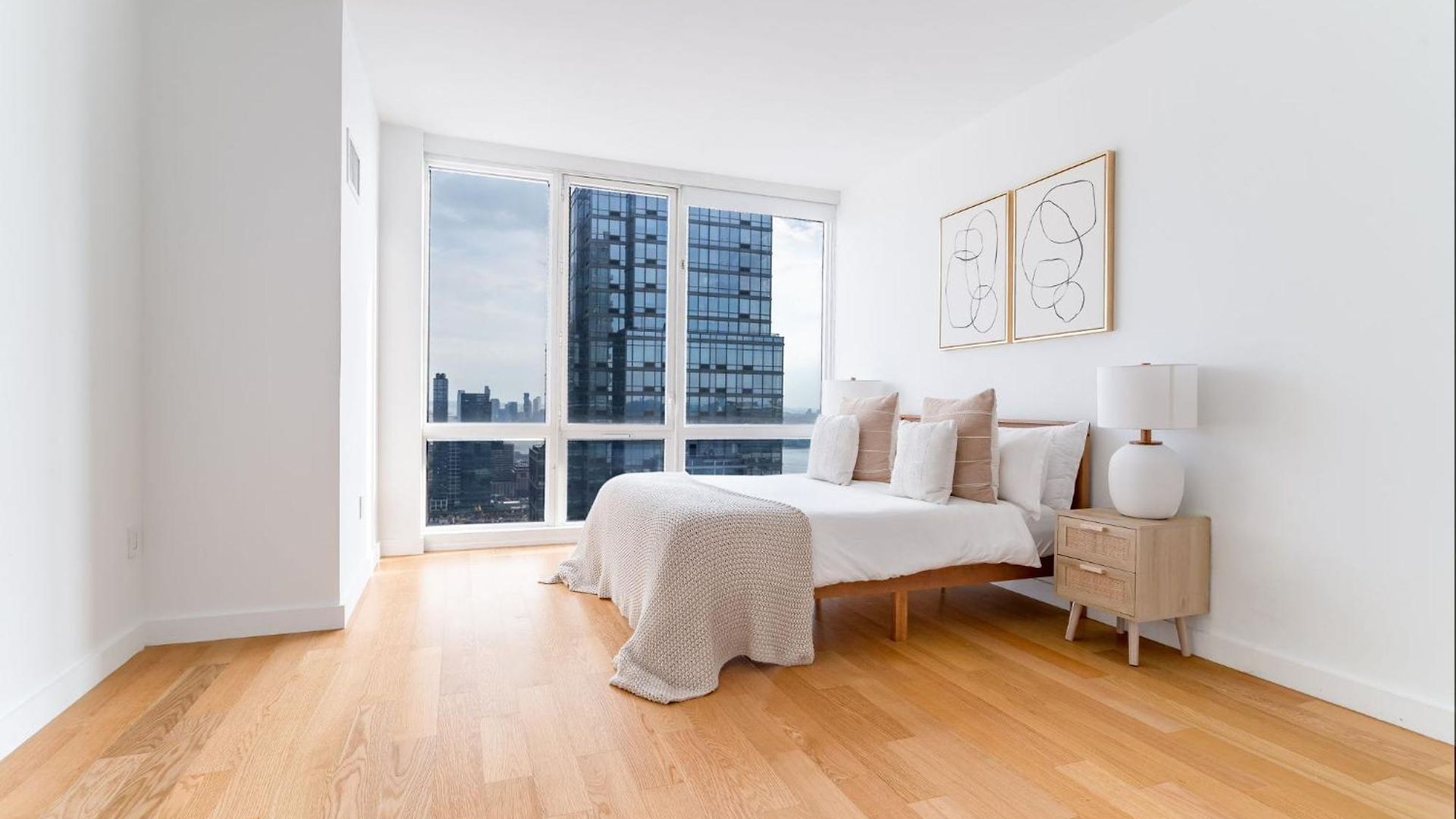 Elegant 2 Bd 2 Bath Escape New York
