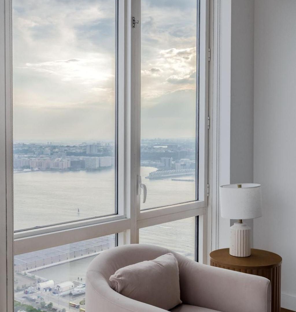 Elegant 2 Bd 2 Bath Escape Apartment *