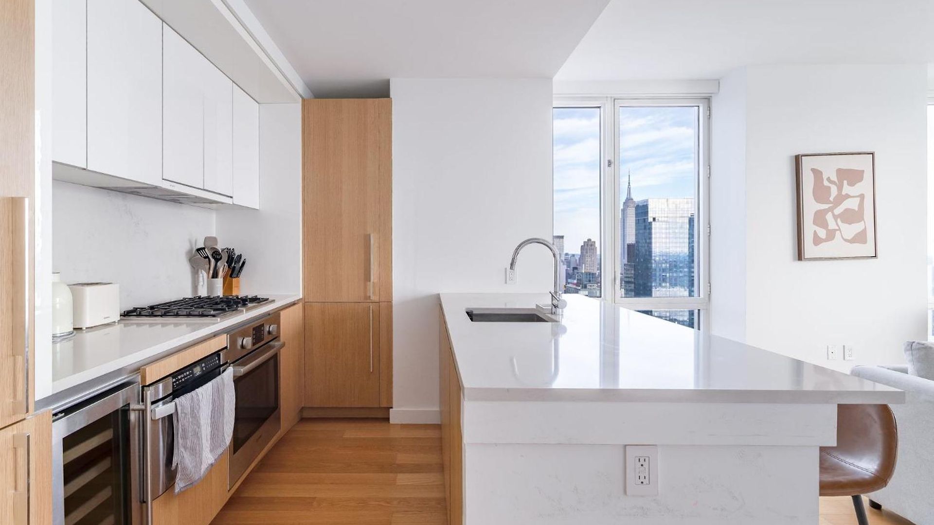 Elegant 2 Bd 2 Bath Escape New York