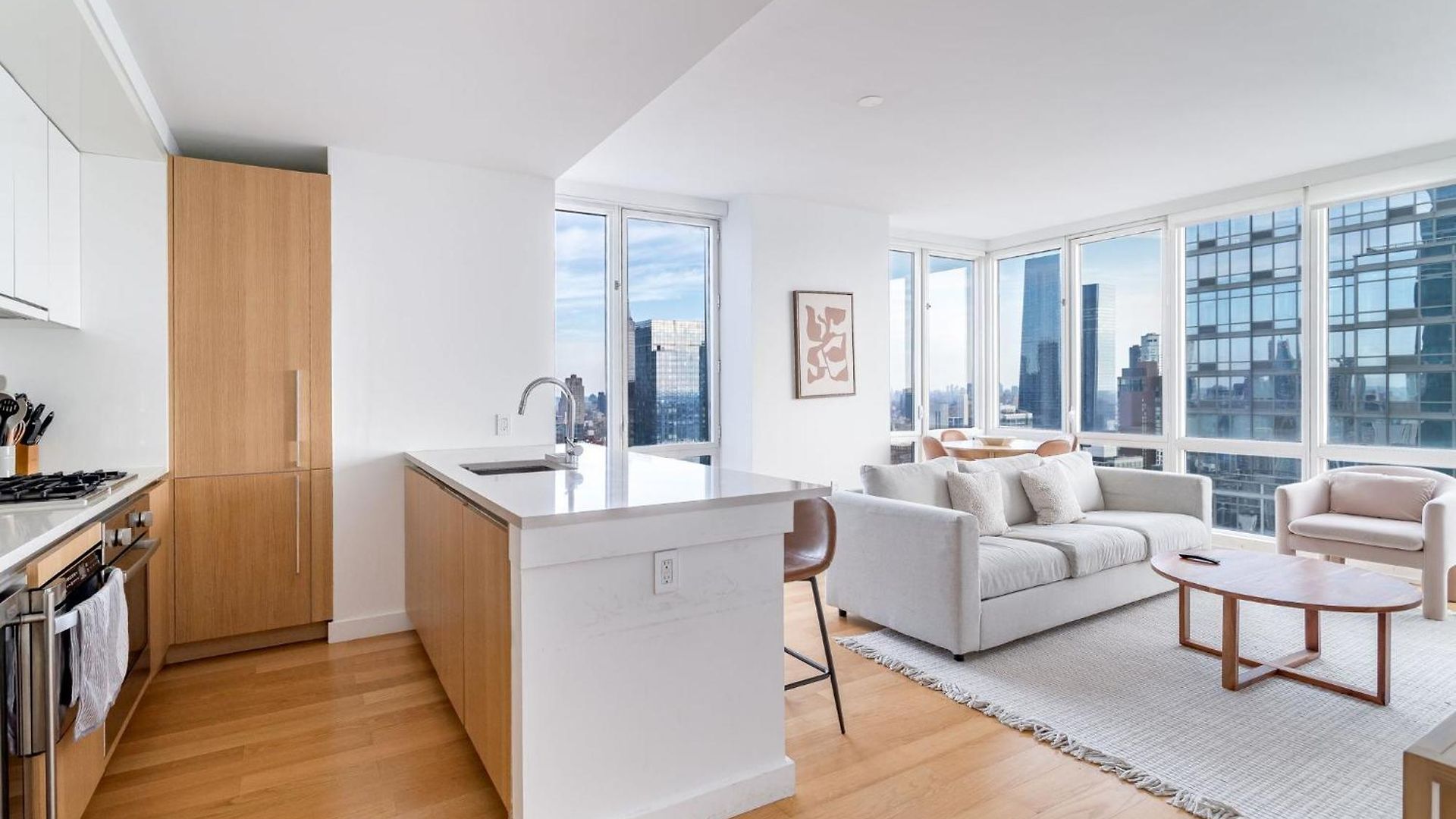 Elegant 2 Bd 2 Bath Escape Apartment *
