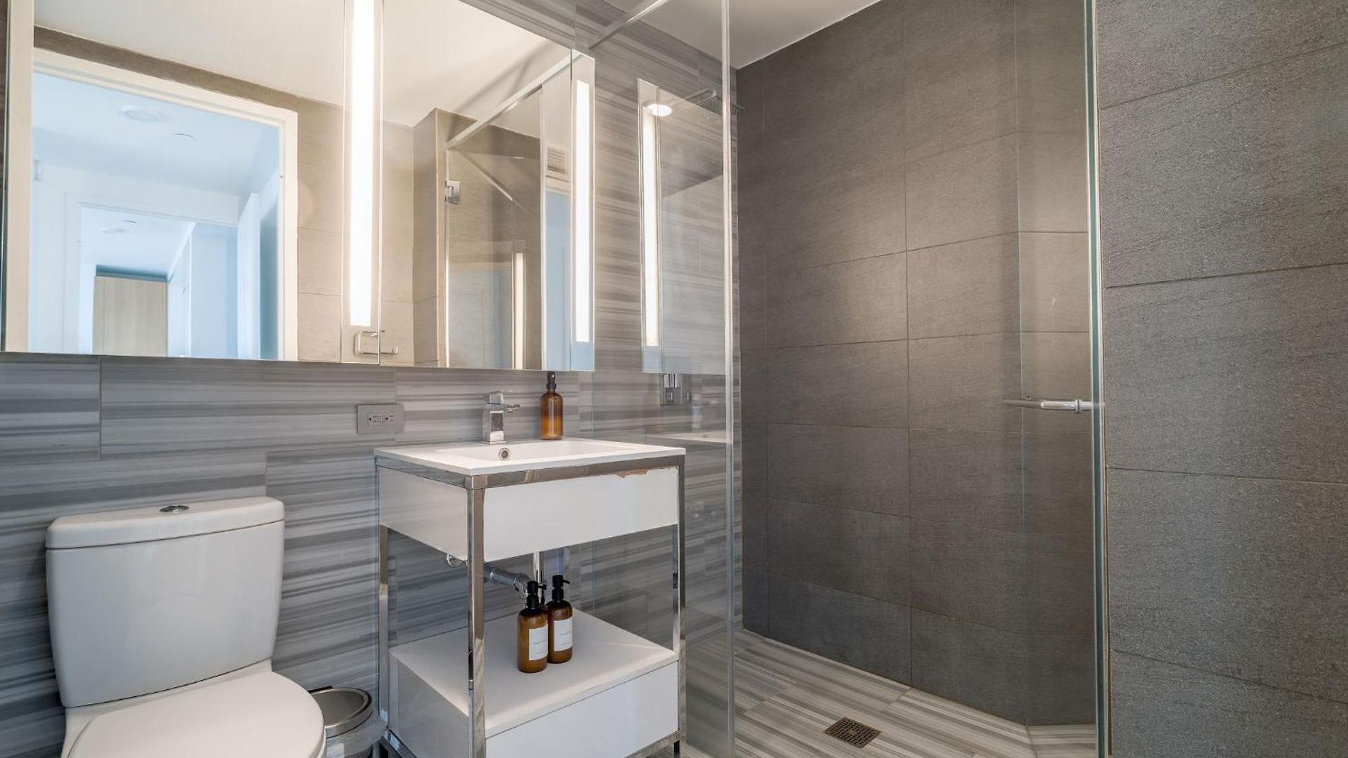 Elegant 2 Bd 2 Bath Escape * New York