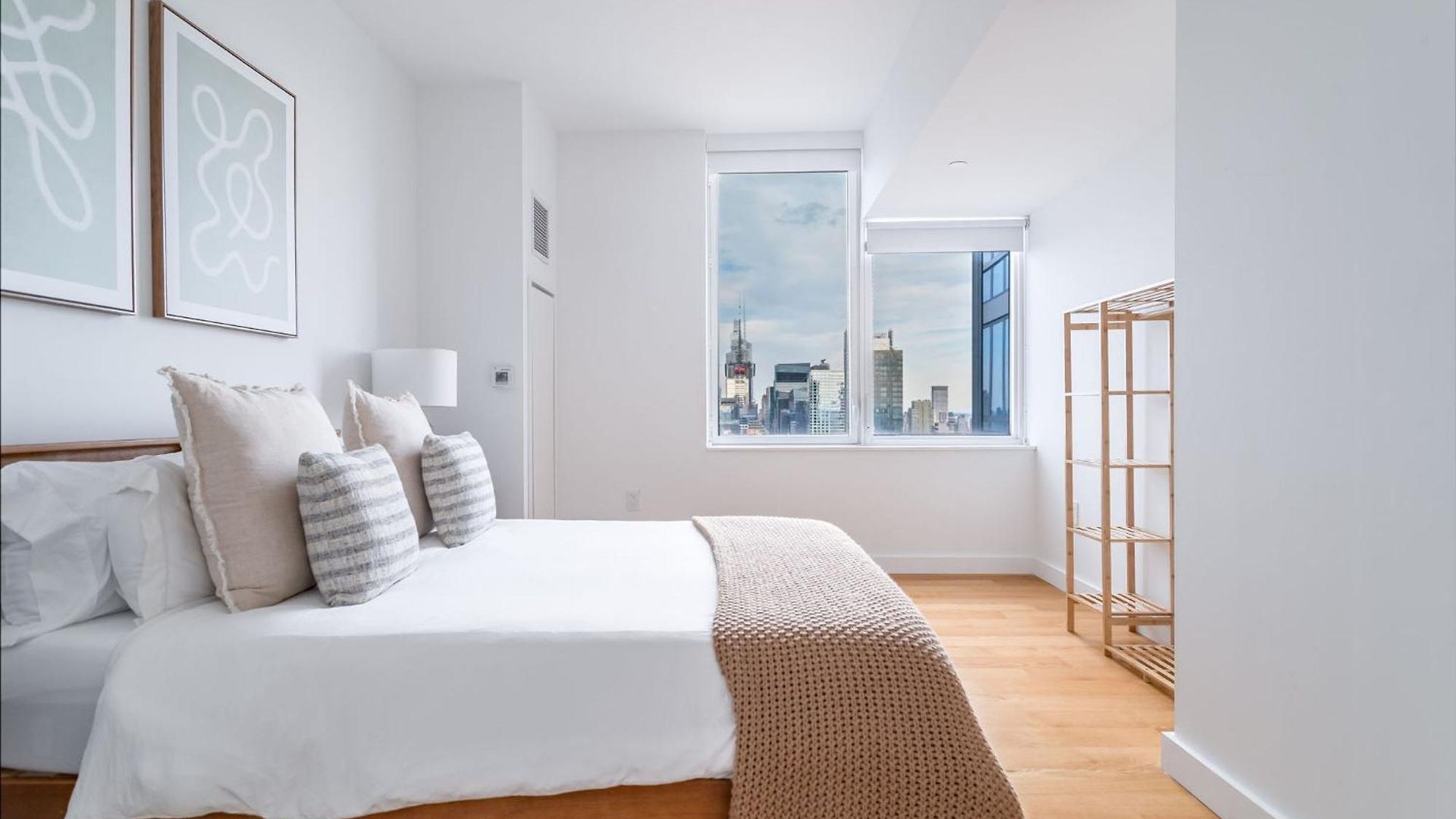 Elegant 2 Bd 2 Bath Escape Apartment *